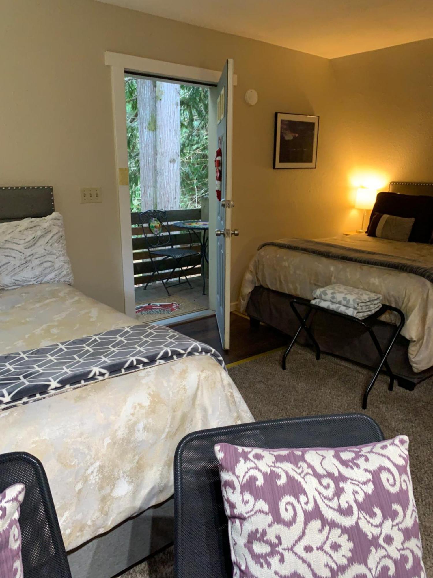 Mountain Meadows Inn & Chalet Suites Ashford Ngoại thất bức ảnh
